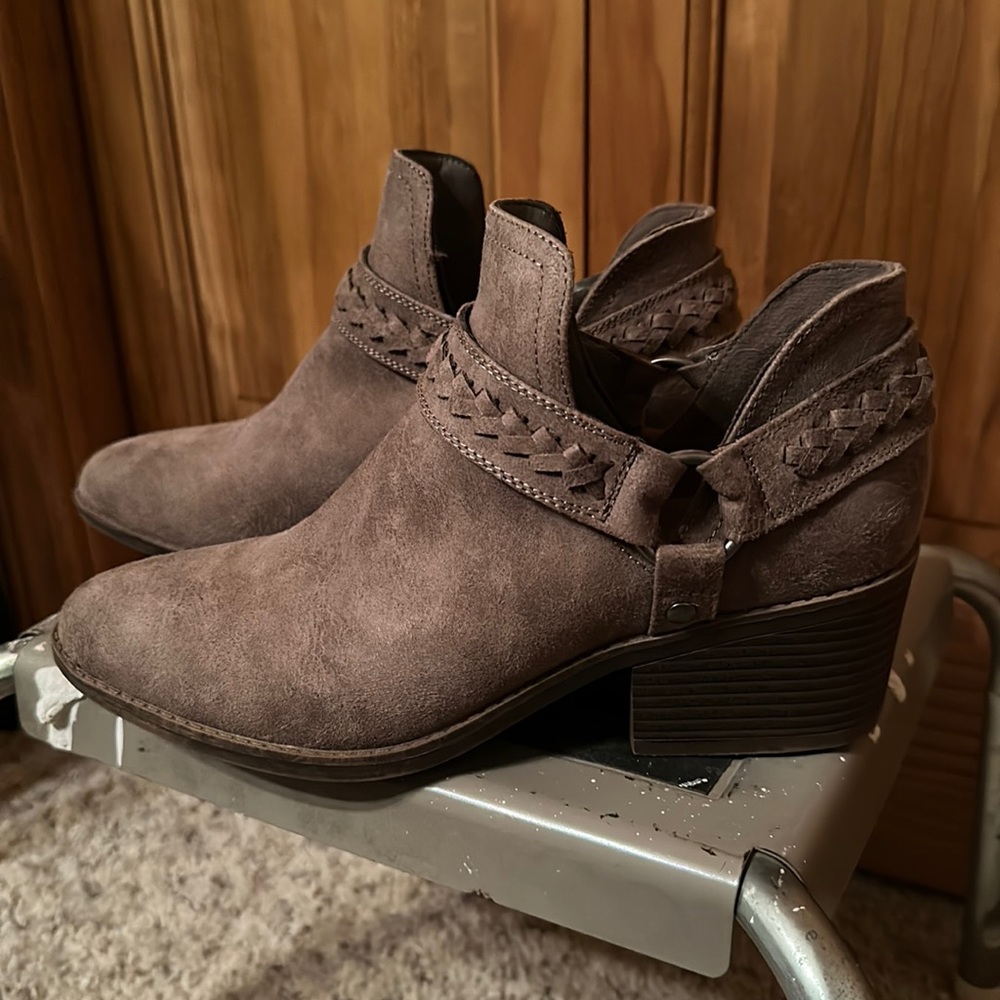 Women’s fergalicious booties